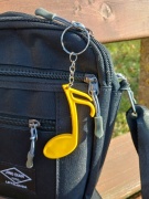 Přívěsek na klíče ve tvaru nota šestnáctinová - žlutá barva