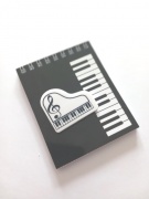 Dárkový balíček pro hudebníky - hudební blok s klaviatury a bílá guma klavír