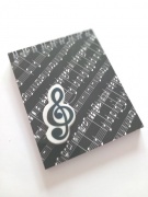 Dárkový balíček pro hudebníky - hudební blok s notami a bílá guma nota
