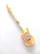Pero rocková kytara - žlutá barva