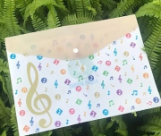 Uzavíratelná plastová složka formátu A4 ideální pro uschování volných papírů - hnědá barva